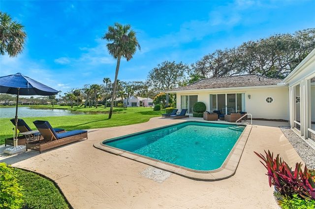 190 Oleander Way, Vero Beach, FL 32963