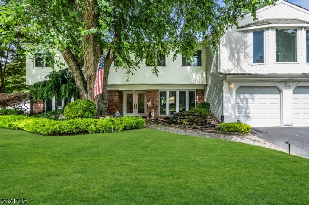 21 Alberta Dr, Marlboro Twp., NJ 07746