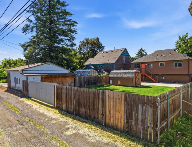 1208 W Spofford Ave, Spokane, WA 99205
