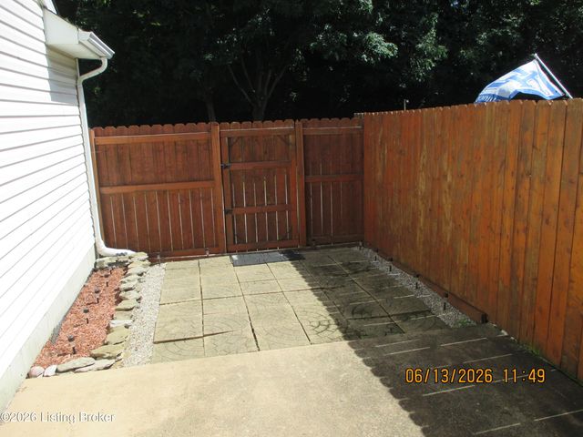 9526 Bayberry Green Ln Ln, Louisville, KY 40291