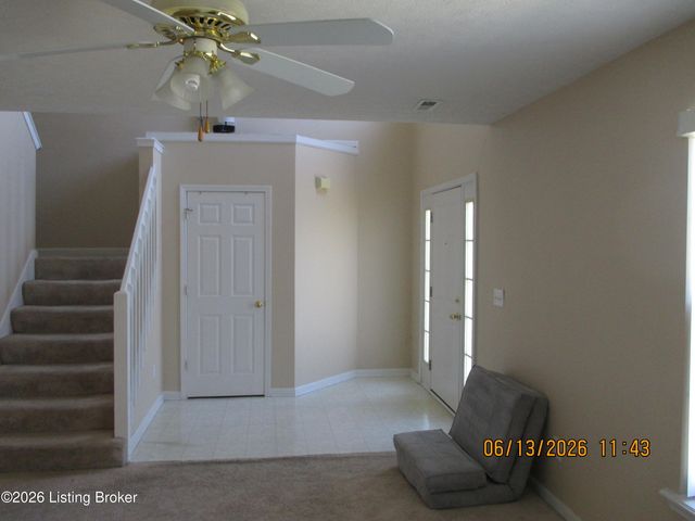 9526 Bayberry Green Ln Ln, Louisville, KY 40291