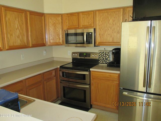 9526 Bayberry Green Ln Ln, Louisville, KY 40291