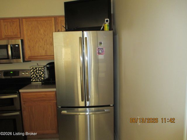 9526 Bayberry Green Ln Ln, Louisville, KY 40291