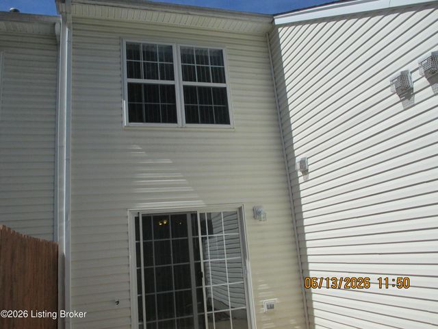 9526 Bayberry Green Ln Ln, Louisville, KY 40291