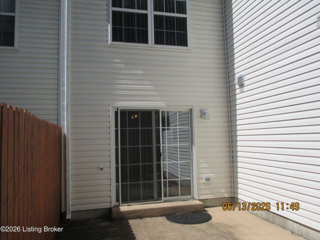 9526 Bayberry Green Ln Ln, Louisville, KY 40291