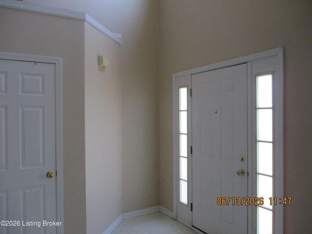 9526 Bayberry Green Ln Ln, Louisville, KY 40291