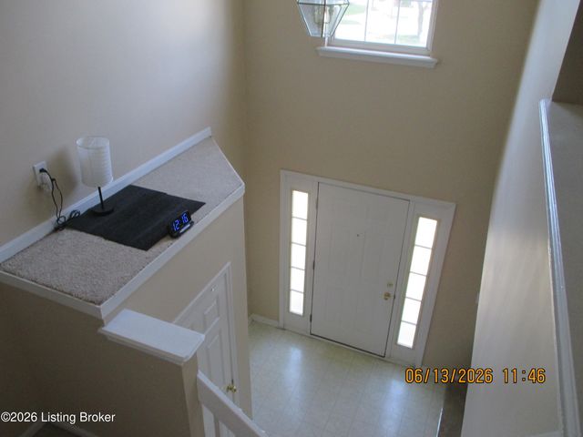 9526 Bayberry Green Ln Ln, Louisville, KY 40291