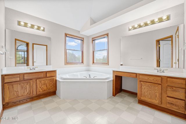 1967 Hamilton Drive, Perrysburg, OH 43551