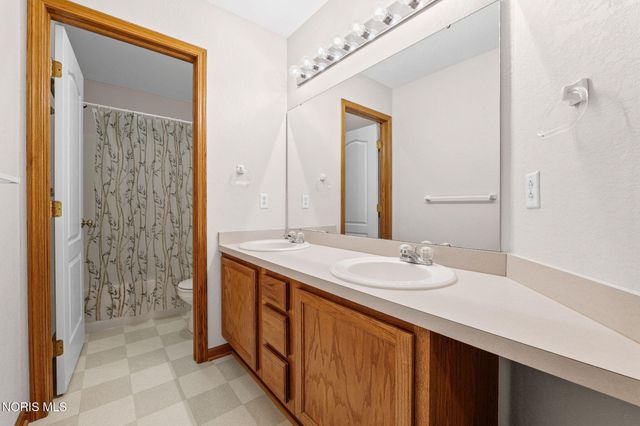 1967 Hamilton Drive, Perrysburg, OH 43551