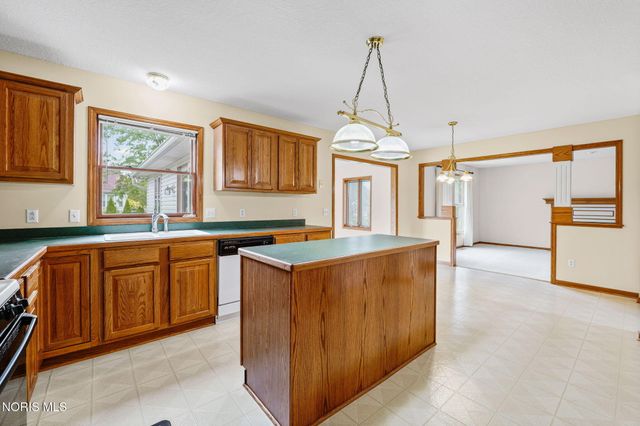 1967 Hamilton Drive, Perrysburg, OH 43551