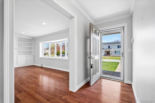 33 Wilmot Circle, Scarsdale, NY 10583