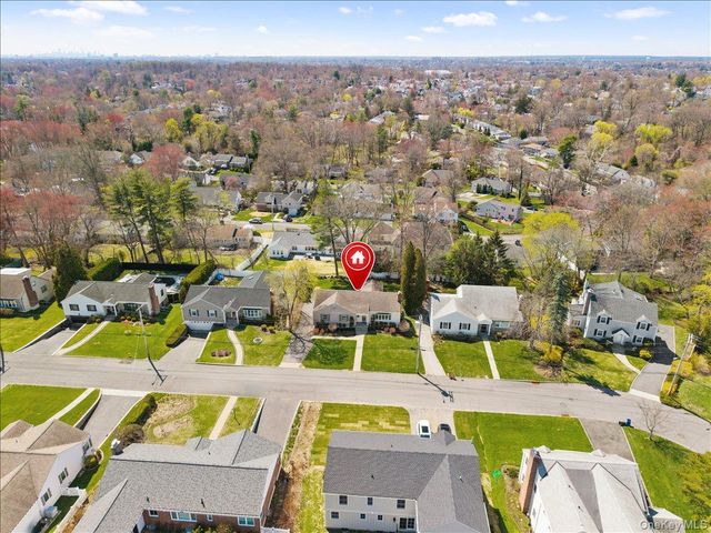33 Wilmot Circle, Scarsdale, NY 10583