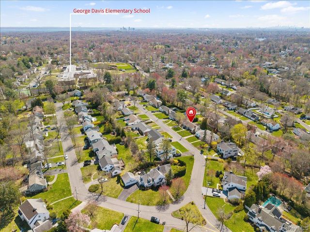 33 Wilmot Circle, Scarsdale, NY 10583