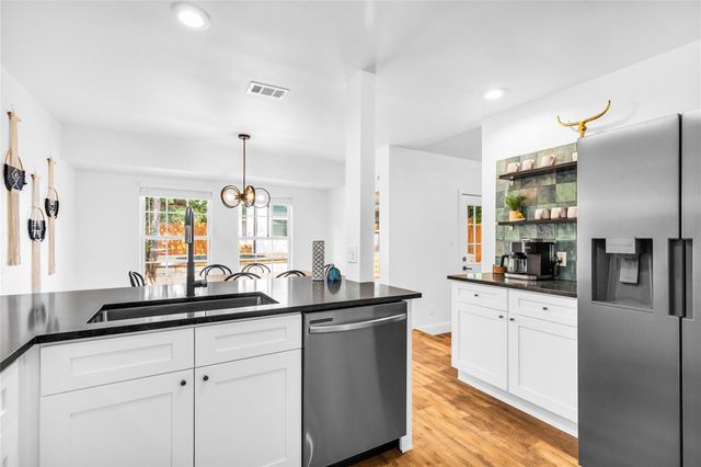 5106 Lambs LN, Austin, TX 78744