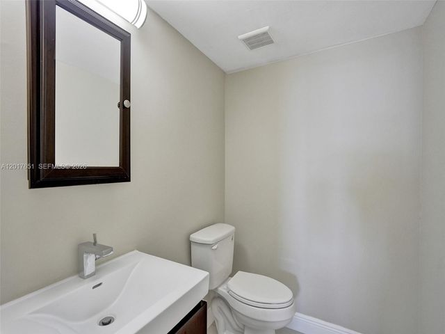 105 Lake Emerald Dr 508, Oakland Park, FL 33309