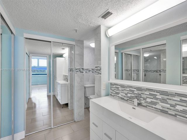 105 Lake Emerald Dr 508, Oakland Park, FL 33309