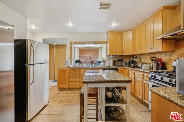 1158 N Kenmore Avenue, Los Angeles, CA 90029