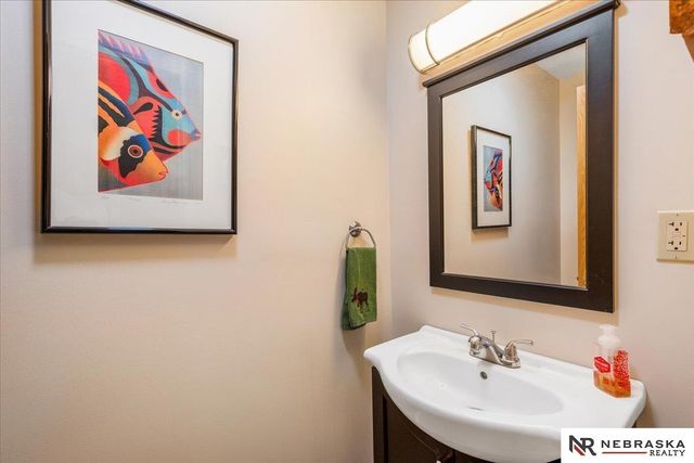 2925 Kucera Drive, Lincoln, NE 68502