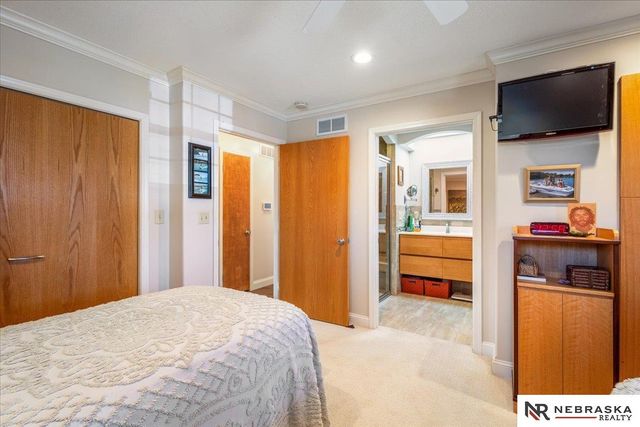 2925 Kucera Drive, Lincoln, NE 68502