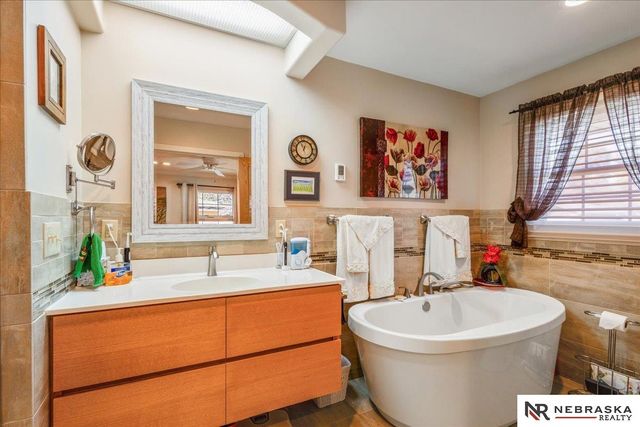 2925 Kucera Drive, Lincoln, NE 68502