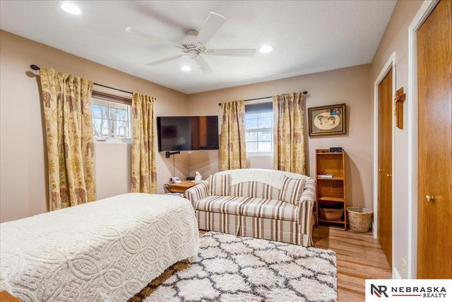 2925 Kucera Drive, Lincoln, NE 68502