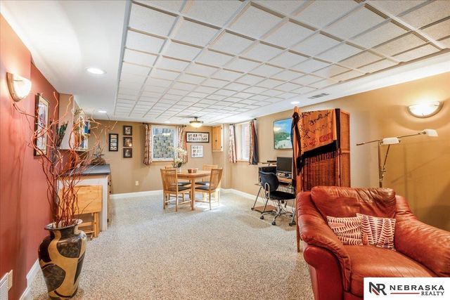 2925 Kucera Drive, Lincoln, NE 68502