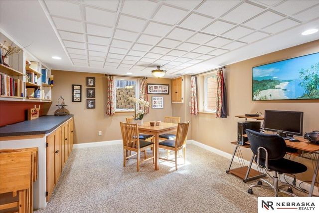 2925 Kucera Drive, Lincoln, NE 68502