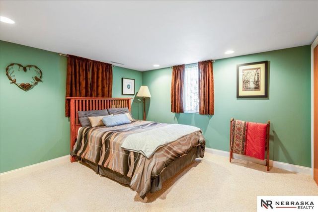 2925 Kucera Drive, Lincoln, NE 68502