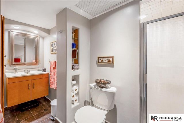 2925 Kucera Drive, Lincoln, NE 68502