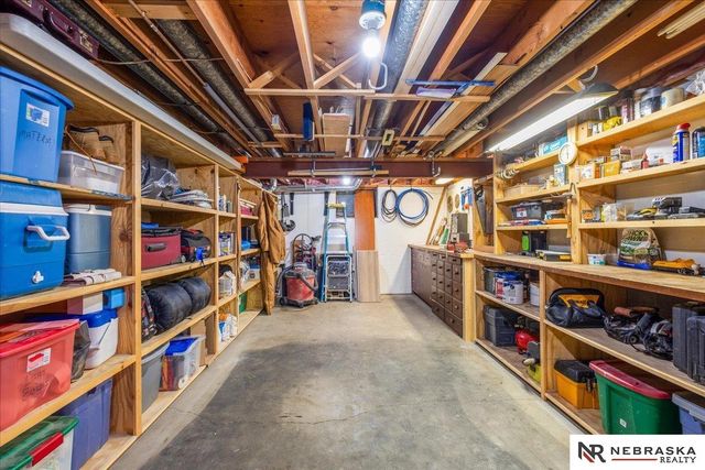 2925 Kucera Drive, Lincoln, NE 68502