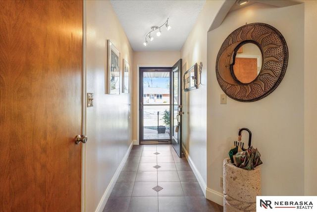 2925 Kucera Drive, Lincoln, NE 68502