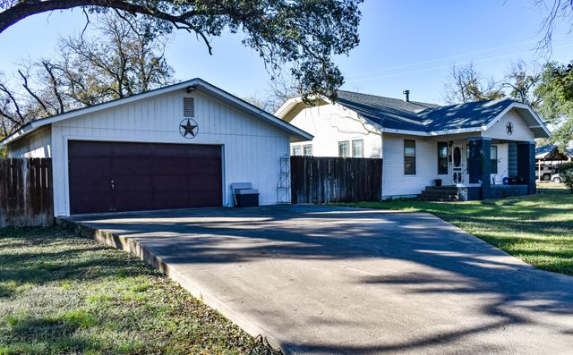 1308 S Cypress, Brady, TX 76825