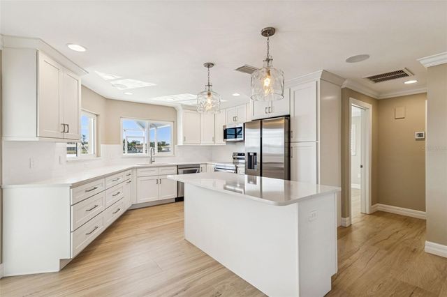 7864 9TH AVENUE S, St Petersburg, FL 33707