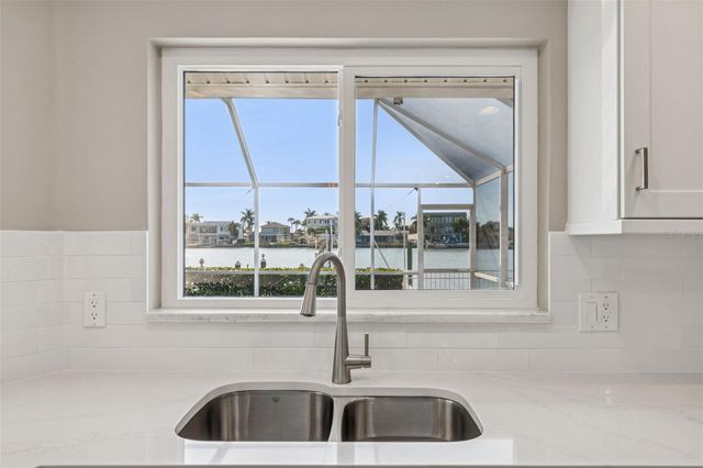 7864 9TH AVENUE S, St Petersburg, FL 33707