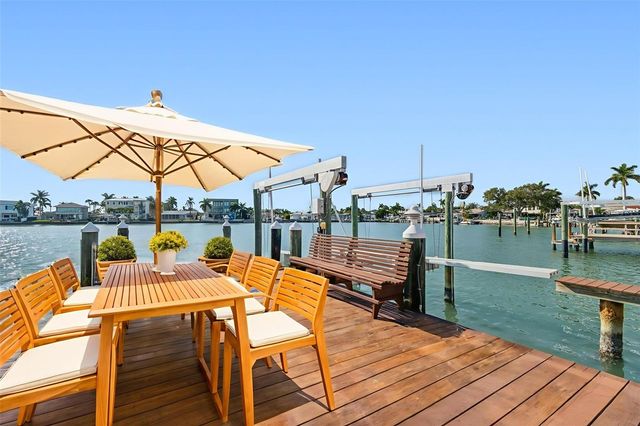 7864 9TH AVENUE S, St Petersburg, FL 33707