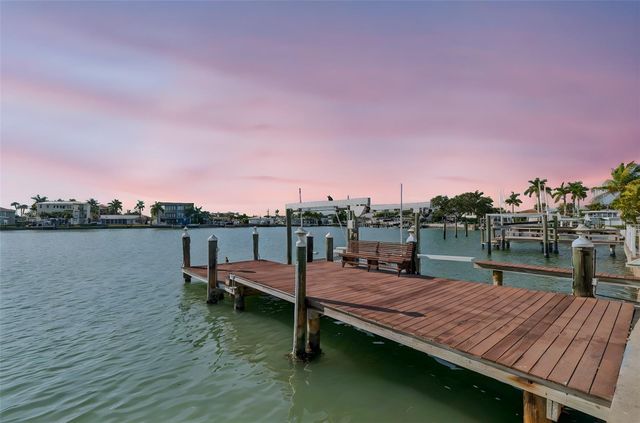 7864 9TH AVENUE S, St Petersburg, FL 33707