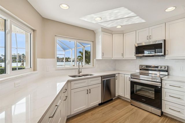 7864 9TH AVENUE S, St Petersburg, FL 33707