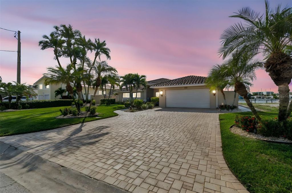 Image 38 of property listing at 7864 9TH AVENUE S, St Petersburg, FL 33707