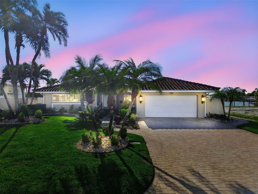 Image 48 of property listing at 7864 9TH AVENUE S, St Petersburg, FL 33707