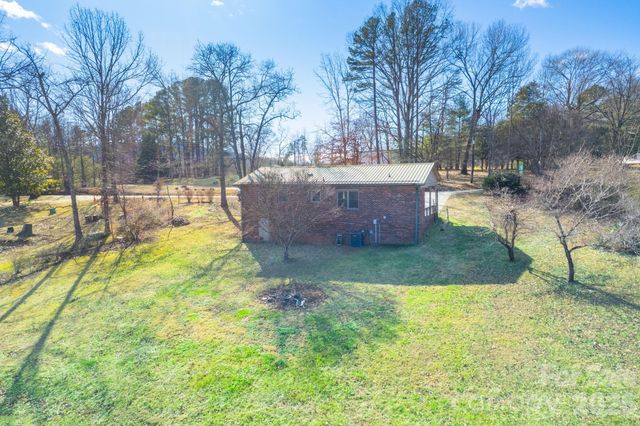 225 Baxter Street, Morganton, NC 28655
