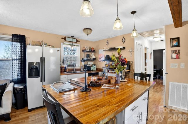 225 Baxter Street, Morganton, NC 28655