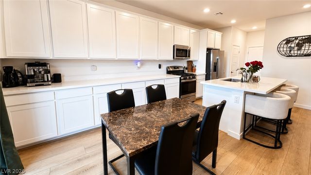375 Great Ocean Avenue, North Las Vegas, NV 89084
