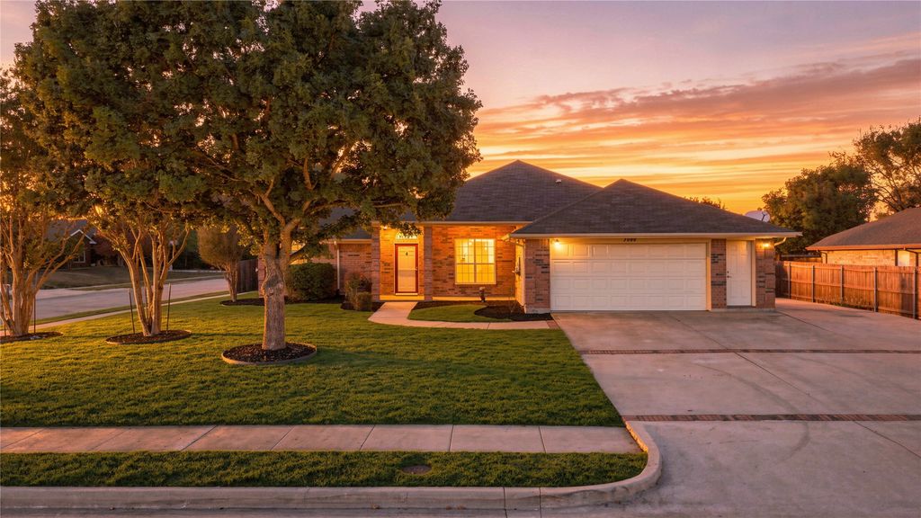1701 Manten Boulevard, Denton, TX 76208 — exterior