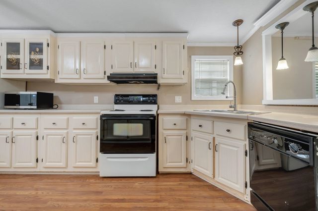 2168 Pineland Drive, Tallahassee, FL 32317