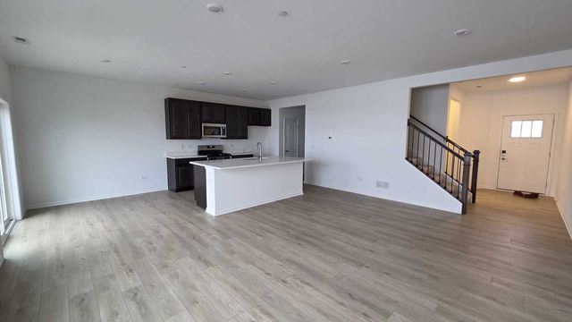 460 Hathaway Lane, Oswego, IL 60543