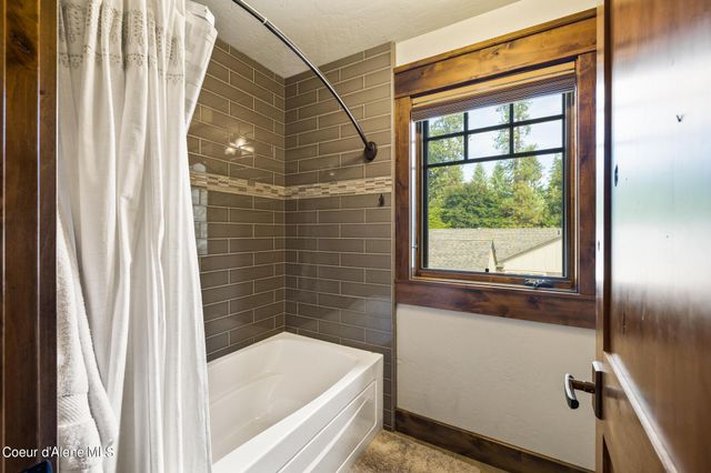 9741 Easy St, Hayden Lake, ID 83835