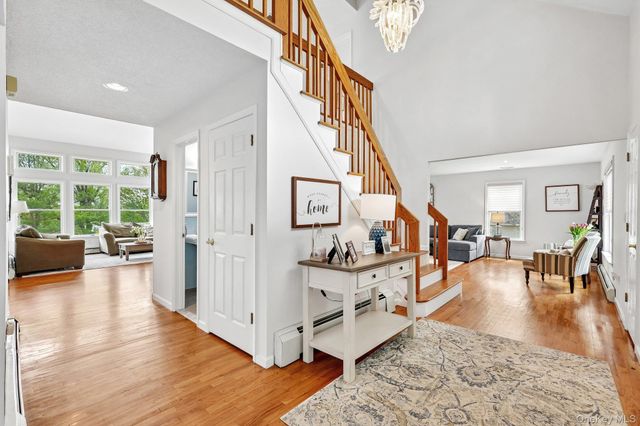6 Dunderberg Road, Tomkins Cove, NY 10986