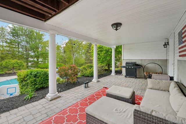 6 Dunderberg Road, Tomkins Cove, NY 10986