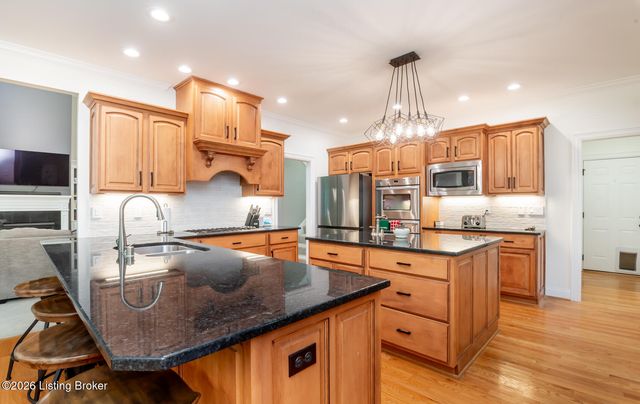 1201 Persimmon Ridge Dr, Louisville, KY 40245