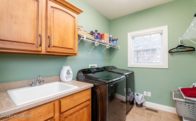 1201 Persimmon Ridge Dr, Louisville, KY 40245